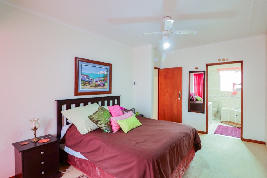 4 Bedroom Property for Sale in Fraaiuitsig Western Cape